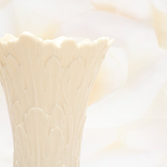 Lenox Elegant Ivory Porcelain Vase Woodland Collection 8.5"Embossed Leaf Pattern - Picture 3 of 5